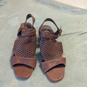 White Mountain Brown Leather Sandals with Woven Design